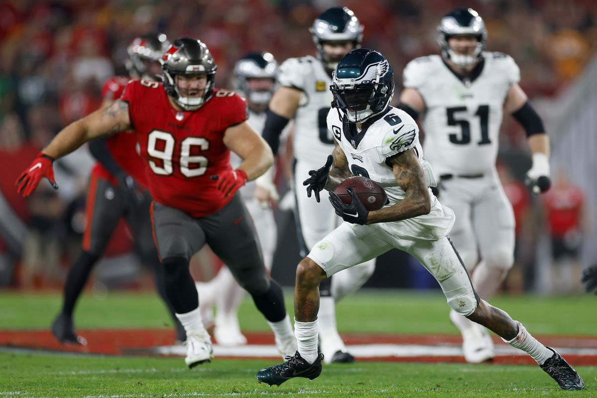 Philadelphia Eagles and Tampa Bay Buccaneers face off in a thrilling matchup