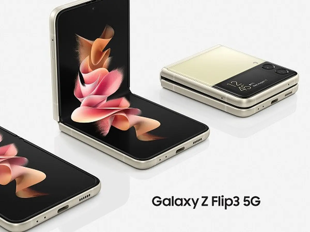 alaxy Z Flip3 5G yang menunjukkan tampilan luar ponsel dalam posisi lipat