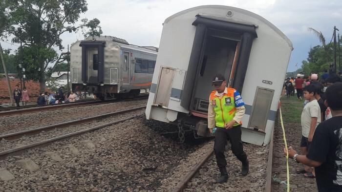 Roda Kereta Purwojaya Lepas