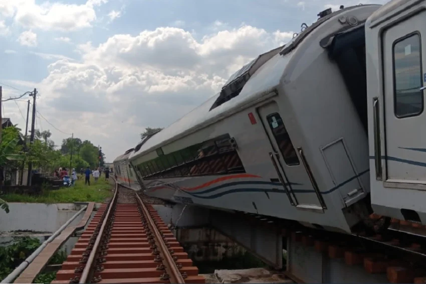 Roda Kereta Purwojaya Lepas