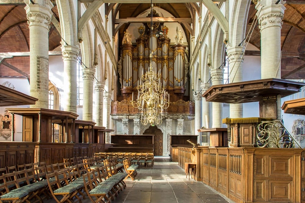 keindahan wisata  Oude Kerk Amsterdam