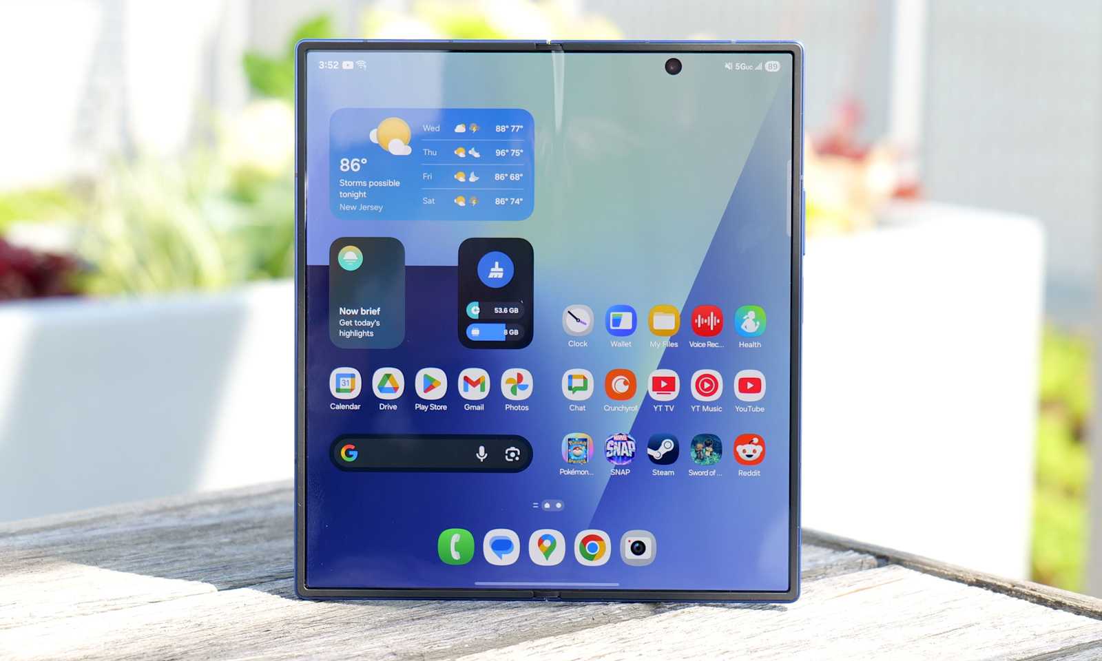 Evolusi Layar Tanpa Celah dan Material Ultra Ringan Galaxy Z Fold7